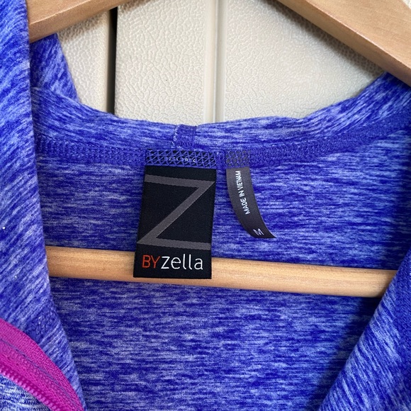 NWT Medium pullover - Picture 2 of 5